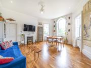 apartment to rent in Clapham Common North Side, London, SW4