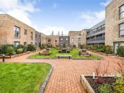 Apartment to rent in Luctons Close, Loughton, Essex,...