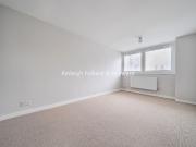 apartment to rent in Masons Hill, Bromley, Kent, BR2