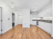 apartment to rent in New Road, Dagenham, RM9