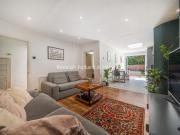 apartment to rent in Perth Close, London, SW20