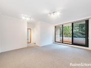 Apartment with 1 bedroom, 1 bathroom & parking for 1 car