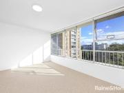 Apartment with 1 bedroom, 1 bathroom & parking for 1 car
