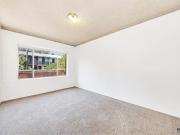 Apartment with 2 bedrooms, 1 bathroom & parking for 1 car