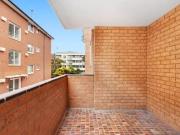 Apartment with 2 bedrooms, 1 bathroom & parking for 1 car