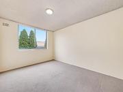 Apartment with 2 bedrooms, 1 bathroom & parking for 1 car