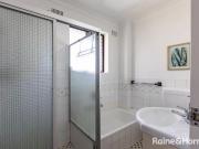 Apartment with 2 bedrooms, 1 bathroom & parking for 1 car