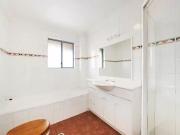 Apartment with 2 bedrooms, 2 bathrooms & parking for 1 car