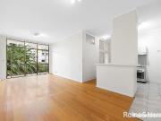 Apartment with 3 bedrooms, 2 bathrooms & parking for 1 car