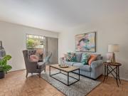 Apartment with pool