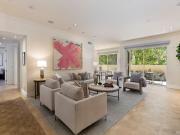 Apartment with pool