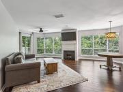 Apartment with pool