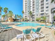 Apartment with pool