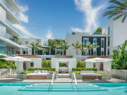 Apartment with pool