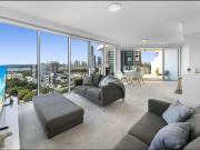 Apartment with Spectacular 180° Ocean & Broadwater Views
