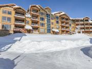 Apartment with terrace and pool