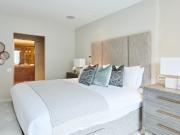 apartment Young Street, London, W8