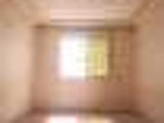 Apparemment moyen standing Apparemment moyen standing