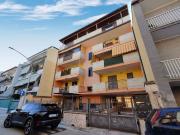 APPARTAMENTO 3 VANI CON POSTO AUTO E CANTINOLA