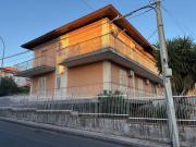 APPARTAMENTO 5 VANI + AREA A PARCHEGGIO