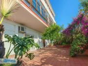 Appartamento arredato con terrazzo Chiaia