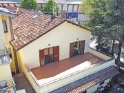 Appartamento arredato con terrazzo su Viale Croce Rossa