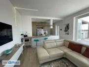 Appartamento arredato con terrazzo Trieste, salario