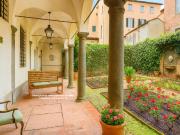 Appartamento con giardino in piazza san michele 46, Lucca