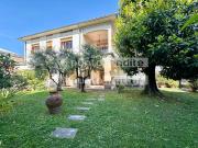 Villa con giardino, Lucca san vito