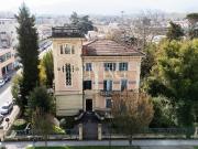 Appartamento con giardino, Lucca vicino mura