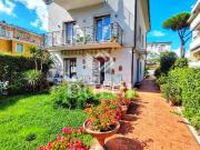 Appartamento con giardino, Viareggio città giardino