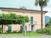 Appartamento con grande giardino in casa bifamiliare e...