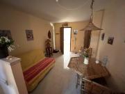 Appartamento con ingresso indipendente in vendita a...