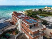 Appartamento con rifiniture di lusso a picco sul mare...