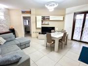 Appartamento con terrazzi in via roma, Folignano