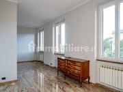 Appartamento con terrazzo in via montezovetto, Genova Appartamento con terrazzo in via montezovetto, Genova