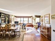 Appartamento di 200 m con 5 locali e box auto in vendita...