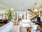 Appartamento di 250 m con 4 locali e box auto in vendita...