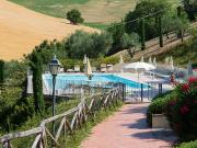 Appartamento di lusso con piscina e campo da tennis...
