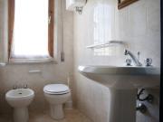 Appartamento in affitto a Follonica via Lago di...