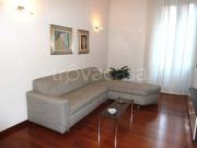 Appartamento in affitto a Milano via Losanna, 4,...