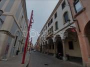 Appartamento in affitto a Padova via Altinate, posto...