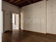 Appartamento in affitto a Roma via di Tor di Nona,...