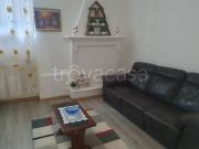 Appartamento in affitto ad Angera, arredato, centrale,...