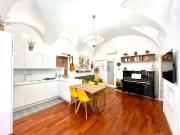 Appartamento in affitto di 100 m² in Via Chiaia, 84