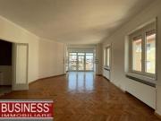 Appartamento in affitto di 150 m² in Via Achille Zezon, 8