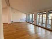 Appartamento in affitto di 205 m² in Via Giulio Uberti, 29