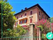 Appartamento in affitto di 210 m² in Via Roma