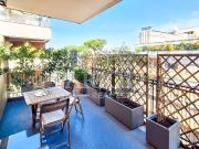 Appartamento in affitto di 220 m² in Via Antonio Bertoloni