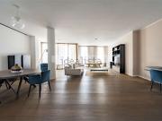 Appartamento in affitto di 220 m² in Via Gorani